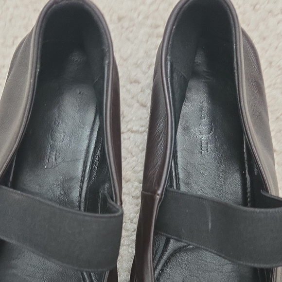 Massimo Dutti Black Leather Flats - Picture 3 of 9